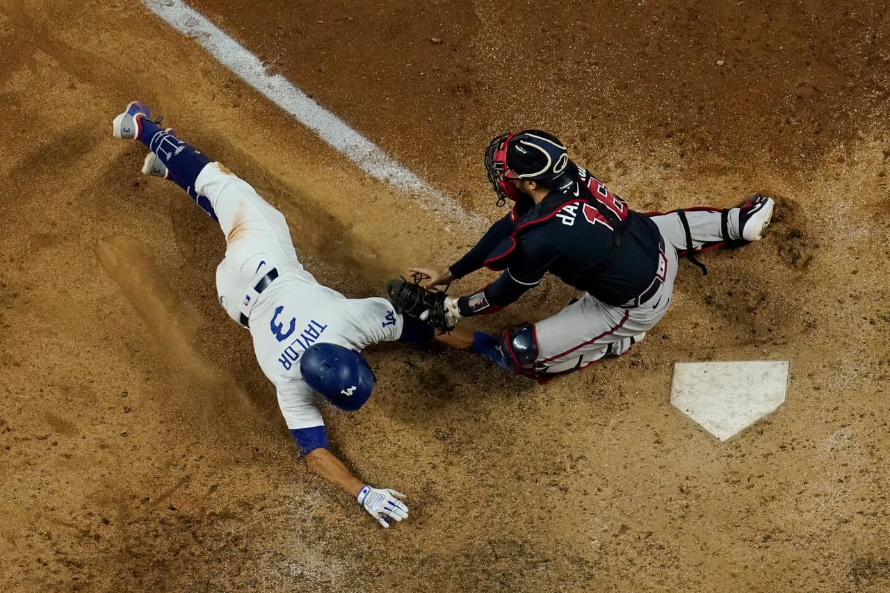 Atlanta vuelve a dejar ir una ventaja 3-1 y termina perdiendo el juego más importante de la serie 3-4 frente a Los Angeles Dodgers.