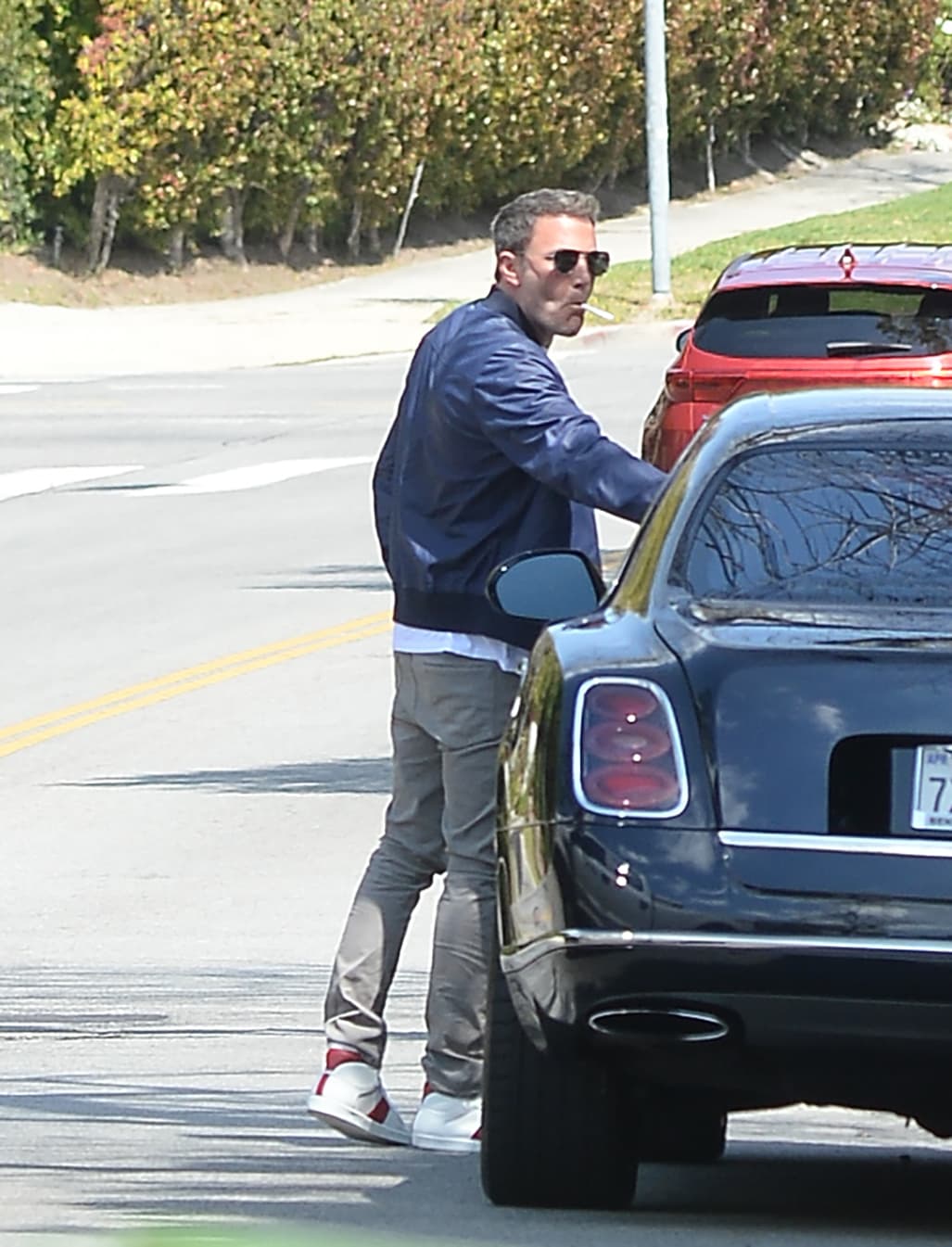 Un testigo ocular del hecho relató a Daily Mail que aparentemente fue detenido por conducir sobre el carril de emergencia en una autopista de Los Ángeles.