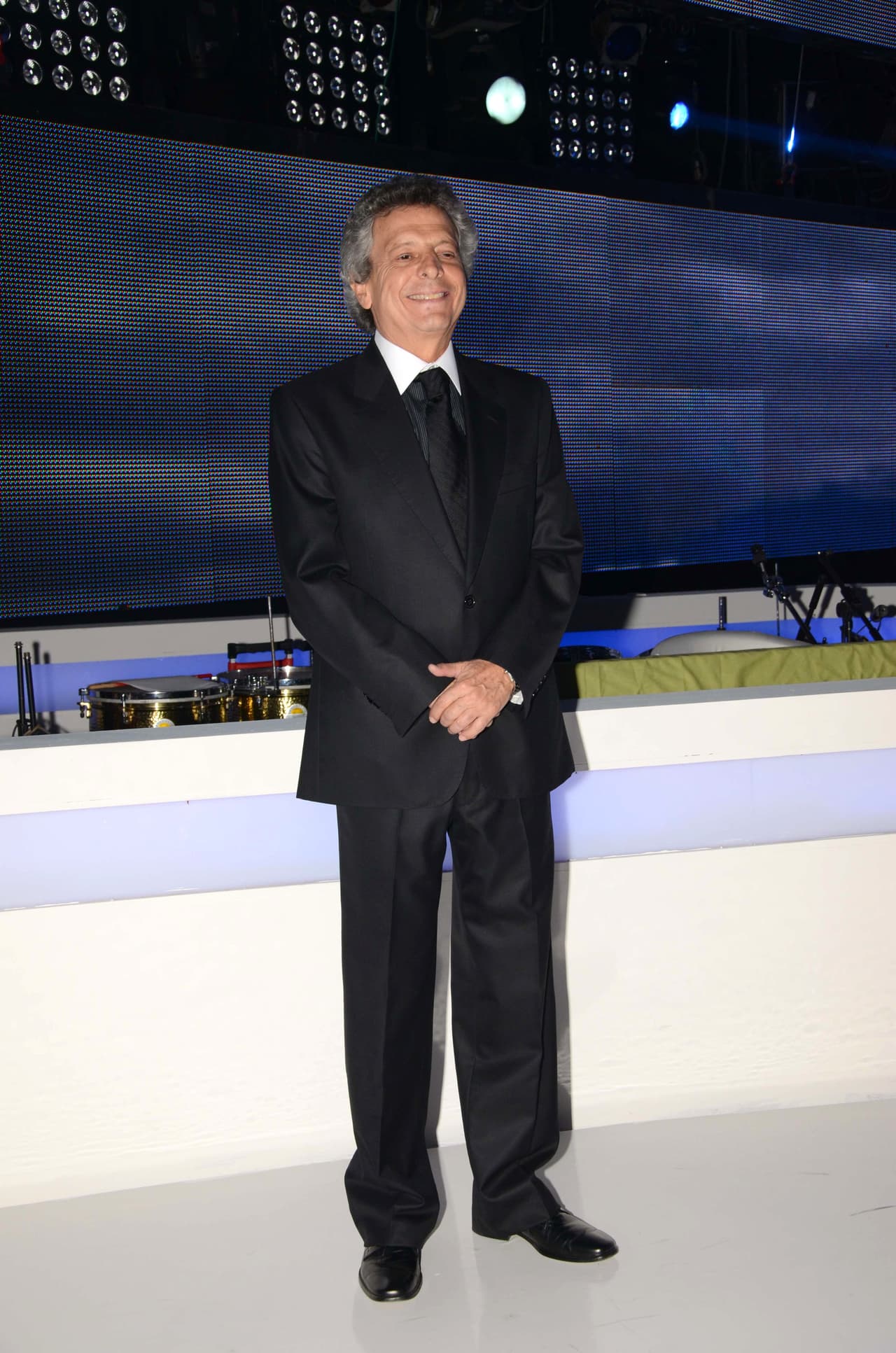 César Bono es un actor y comediante mexicano con una larga trayectoria en cine y televisión. Ahora usará su experiencia, para elegir al mejor en Parodiando Noches de Traje.
<br>
<br>