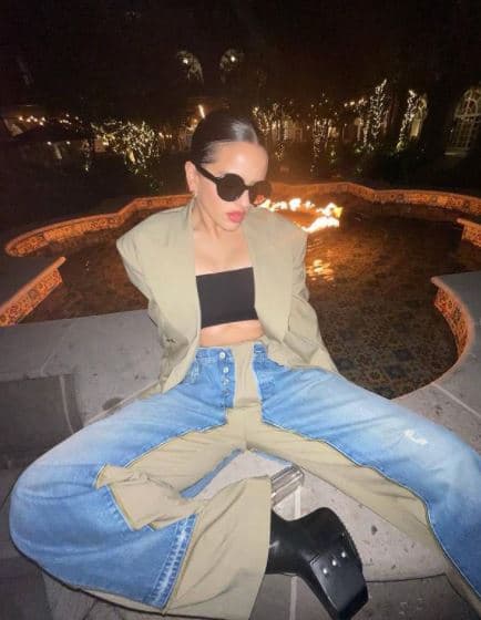 Quién le ha ayudado a transformar su estilo a través de los años es su hermana mayor: Pilar Vila Tobella, a quién Internet conoce por su seudónimo 'Daikyri'.