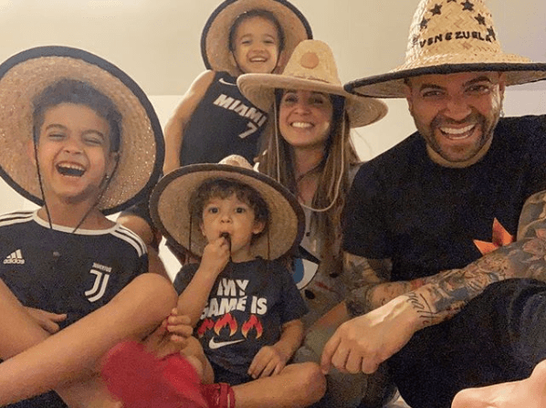 Al momento de la boda, Miguel Ignacio Mendoza (su nombre real) e Inger Devera (su apellido de soltera) ya tenían dos hijos: Miguel y Santiago.