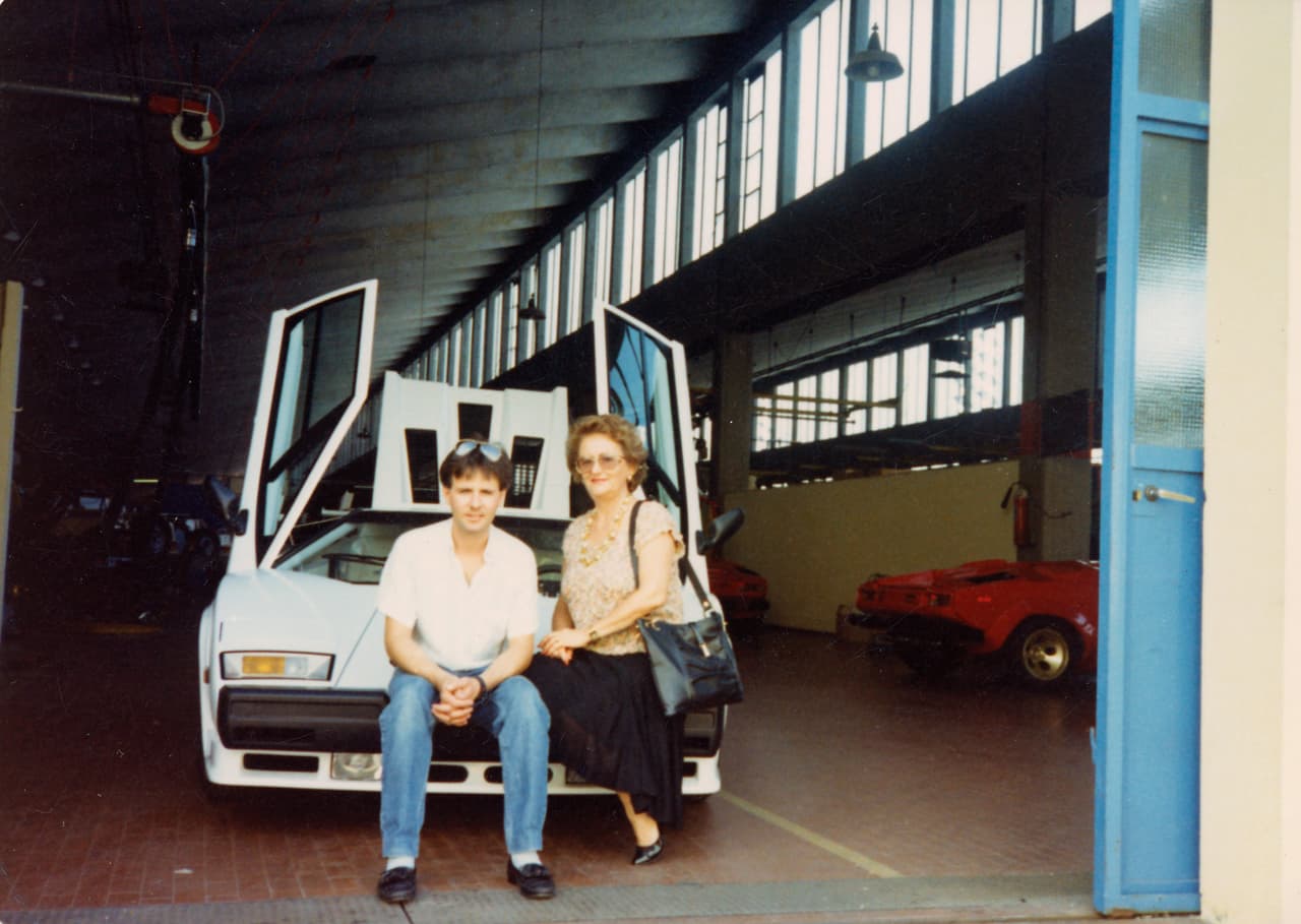 Le confesó a su madre Maria, de quien según el heredo su amor por el arte, que su sueño era trabajar diseñando y construyendo carros en Módena.