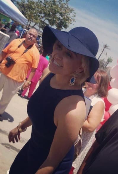 Rosie Rivera también posó para los seguidores que se encontró a su paso en 'Jenni Vive'.