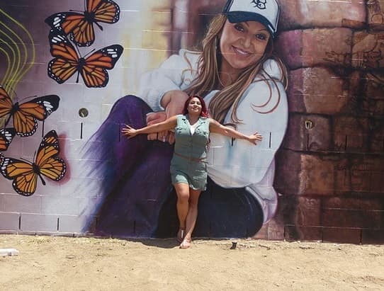 Algunos de sus seguidores aprovecharon para tomarse la foto del recuerdo en el muro.