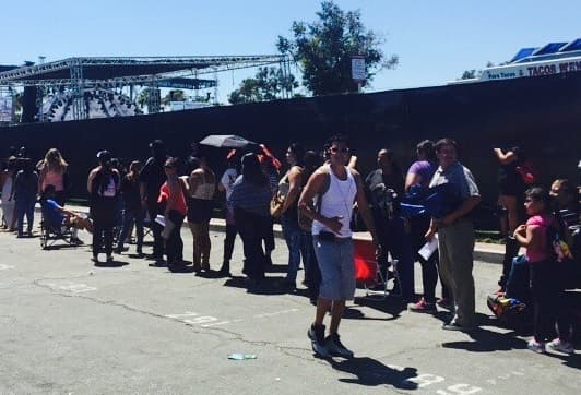 En los alrededores del Marina Green Park, la gente se acercaba para disfrutar del festejo.