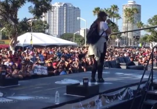 Además del pastel, también hubo un concurso de karaoke entre el público. ¡Estaba de súper ambiente!