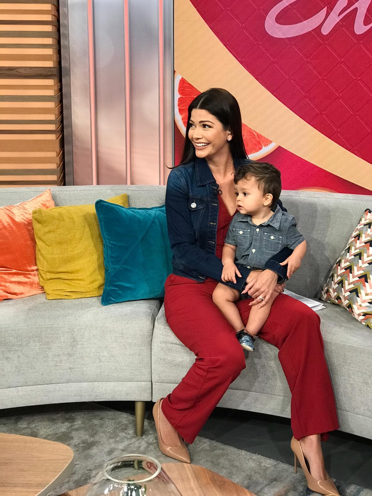 El pequeño de Ana cumplió un año en julio y junto a ella está aprendiendo a explorar el mundo, por lo que estuvo atento de cada proceso en el show.