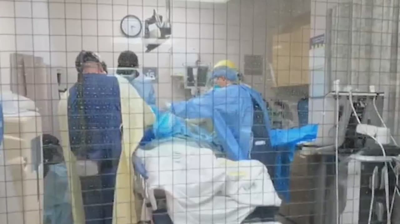 <b>¿Todas las empresas tienen que exigir máscaras? </b>No. Si las empresas exigen que el personal se vacune y exigen un comprobante de vacunación de los clientes, no es necesario que exijan máscaras. En otras palabras, solo se requieren máscaras en los espacios interiores que no controlan el estado de vacunación de los huéspedes y no requieren que el personal se vacune.
<br>