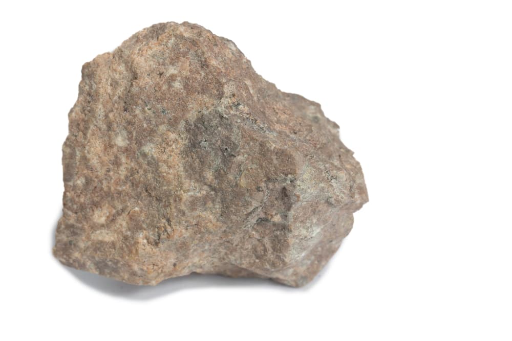 <b>- Riolita.</b> De tono verde con visos rojizos y naranjas, la riolita emana una energía positiva de alegría, por lo cual te ayudará a ver lo bonito que hay a tu alrededor y en las demás personas.