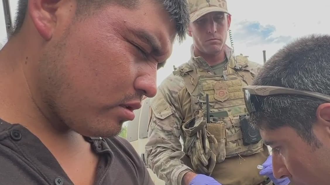 Con los pies al rojo vivo: Patrulla Fronteriza rescata en el desierto a un inmigrante mexicano lastimado