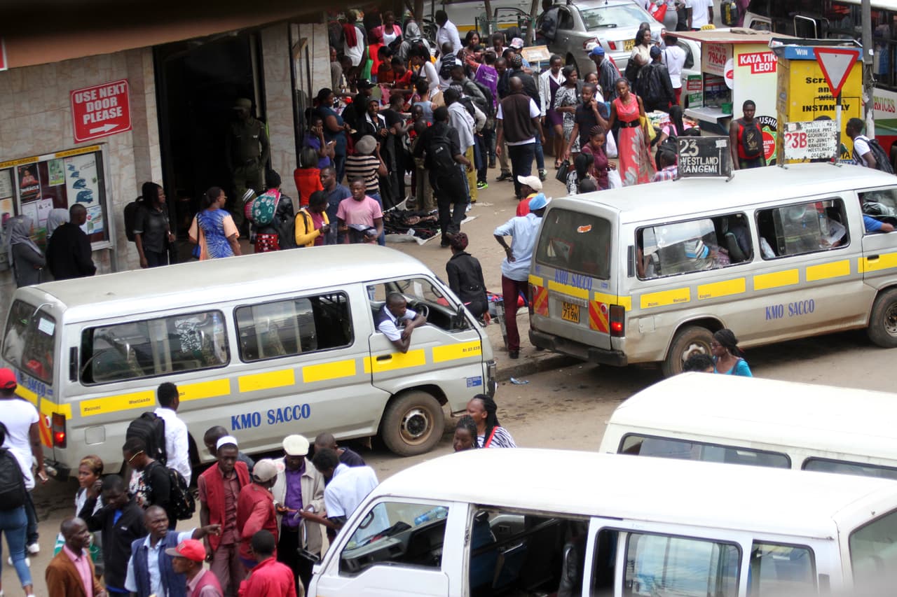 <b>Puesto 7: Nairobi, Kenia. </b>Tiene 4.4 millones de habitantes y
<b> </b>el pronóstico de la ONU es que se convertirá en una megaciudad (con 10 millones de habitantes o más) para 2040. El tiempo promedio para llegar al trabajo es de 57 minutos y su semana laboral es de 44 horas, entre las más altas de las ciudades investigadas. Secuestros, robos de autos y otros delitos comunes en la ciudad también aumentan el nivel de estrés de sus habitantes.