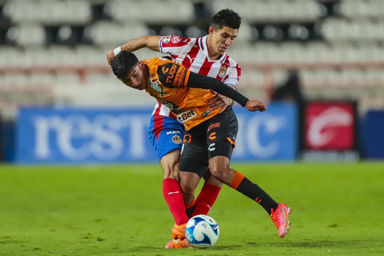 Tuzos y Chivas empatan 1-1 en Pachuca, los locales fallaron un penal en la recta del partido. Pachuca continúa en el fondo de la tabla con tres puntos y las Chivas se sitúan en la 12 plaza con 7 unidades.