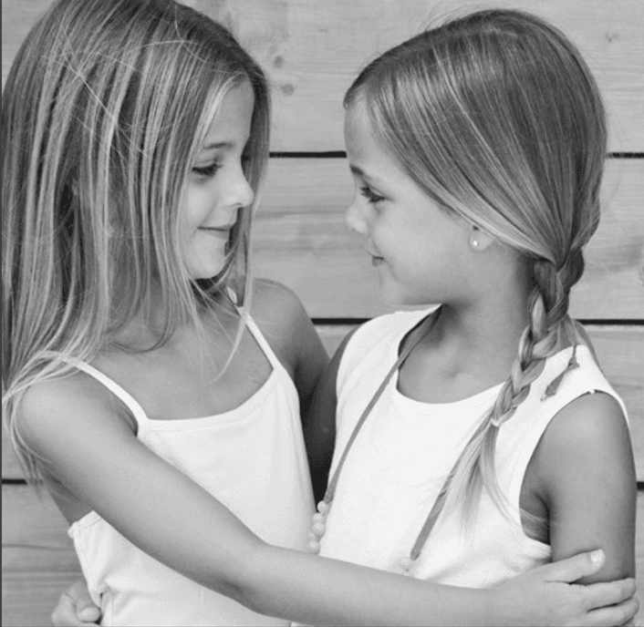 Pero pasaron siete años y la misma mamá le sugirió a las niñas comenzar a modelar. “No me sorprendió que empezaran a brincar y no pudieran esperar a comenzar”, narró.