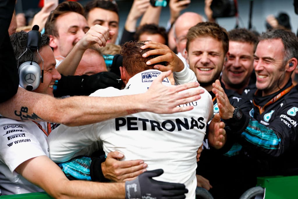 El británico lidera el Mundial de Pilotos con 256 puntos, treinta más que Vettel..