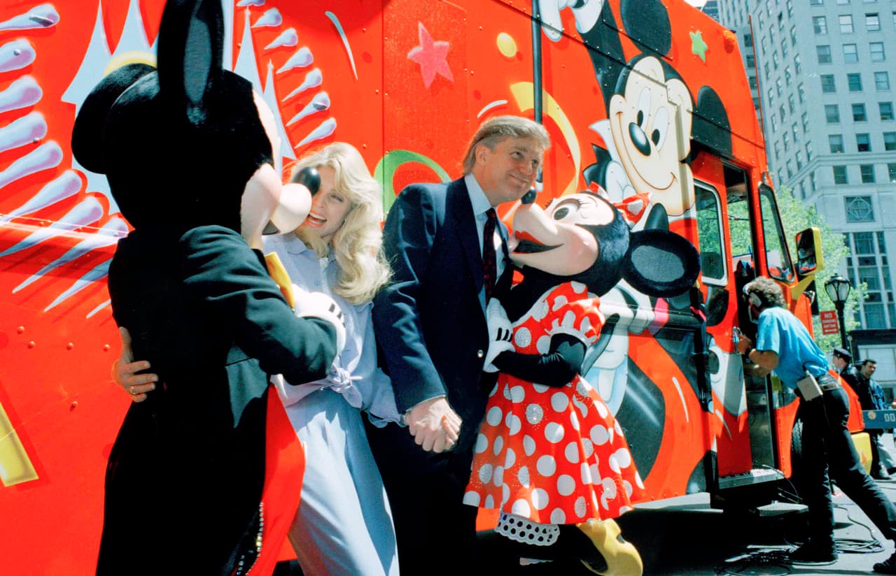 Donald Trump no pudo ser indiferente ante la magia de Mickey Mouse.