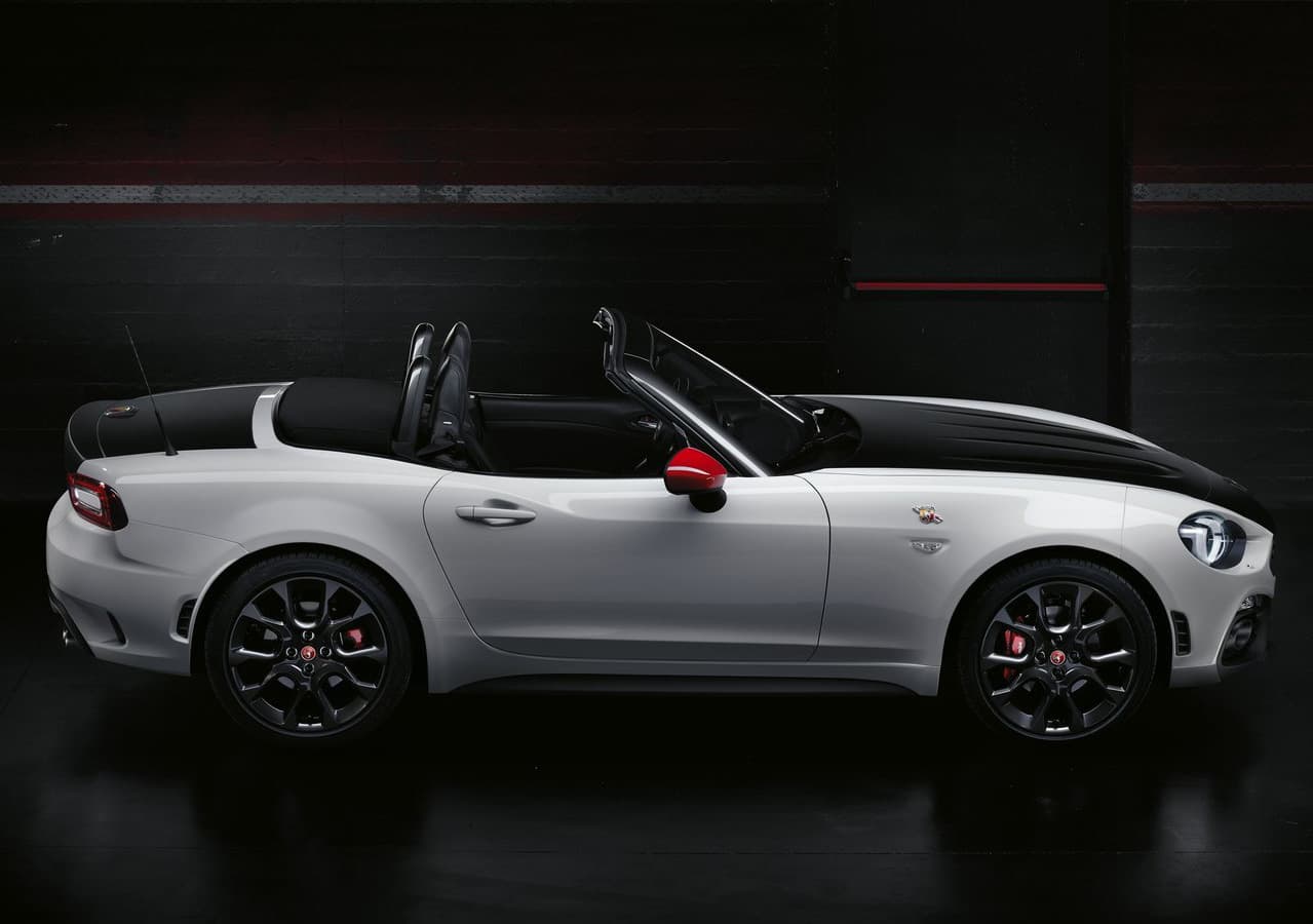 Agrega frenos provistos por Brembo con pinzas en aluminio, y sistema de amortiguadores de Blinstein los cuales trabajan en conjunción con barras estabilizadoras rígidas