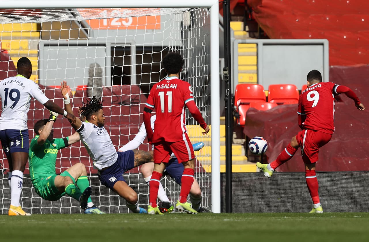 Roberto Firmino lo había empatado antes de terminar el primer tiempo, pero el VAR le anuló su gol por un fuera de juego de Diogo Jota en la jugada previa.