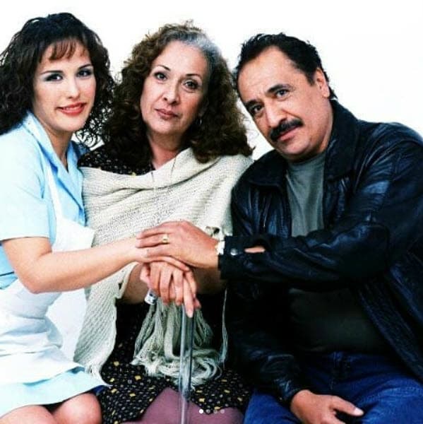 Wendy Nayeli (Angélica Vale) era hija de Ramón 'Moncho' Benítez (Rafael Inclán) y de Amada Chacón (Marina Marín).