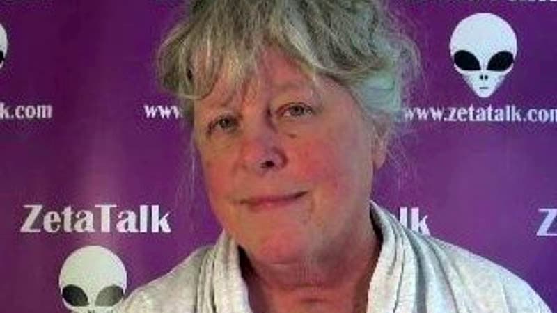 Luego, en 1995, la segunda persona en hablar de Nibiru fue Nancy Lieder, una mujer de Wisconsin que asegura haber sido abducida por una raza de extraterrestres. 
<br>
<br>