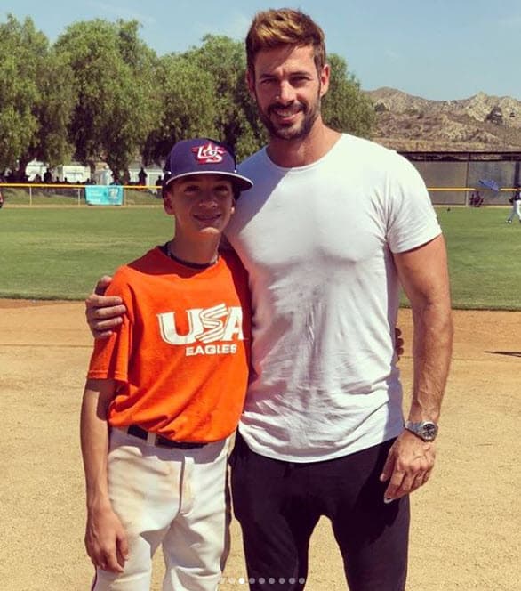 Christopher Levy ha demostrado ser
<b><a href="https://www.univision.com/famosos/con-este-mensaje-el-hijo-de-william-levy-le-advierte-que-le-quitara-el-titulo-del-hombre-de-40-anos-mas-guapo-fotos" target="_blank"> muy parecido a su papá </a></b>no solo en lo físico, sino también en algunos gustos y aptitudes.
<br>