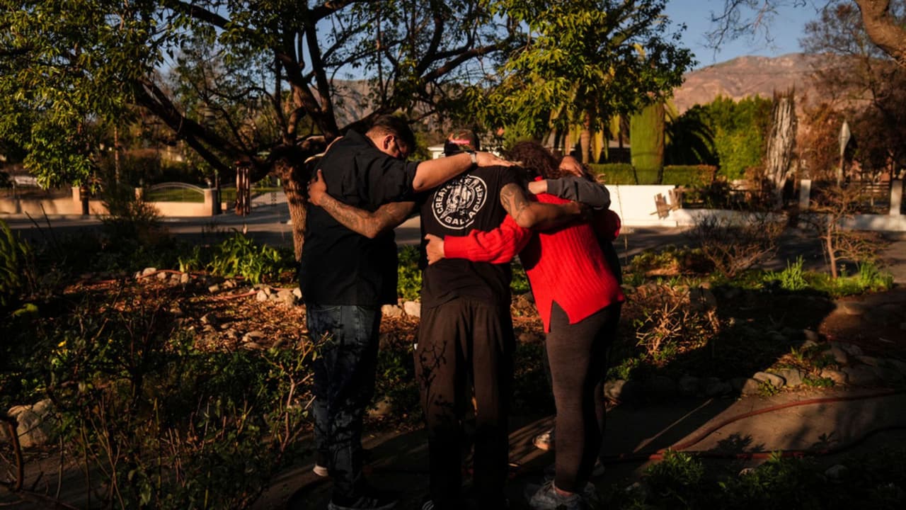 Incendios dejan decenas de desaparecidos: familias latinas esperan respuestas entre la incertidumbre