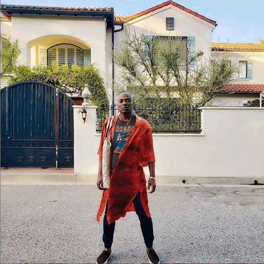 Parte de los motivos que tiene para dejar su tierra es poder estar con su novio, el chamán Durek Verret, quien vive en EEUU y al que no ve desde poco antes de la pasada Navidad. Además, la actual pandemia y las restricciones de viaje que se han impuesto en distintos periodos, ha limitado que puedan estar juntos como antes. 
<br>