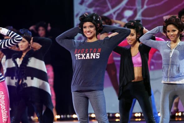 En este segundo 'show' conoceríamos al segundo grupo que iría a la mansión, pero antes de que iniciara la gala, los nervios y estrés en los ensayos, los atuendos raros y sexys, y las primeras seis elegidas invitadas como público fueron los ricos ingredientes del 'backstage'. Mira todo lo que hicieron las chicas antes de salir al escenario.