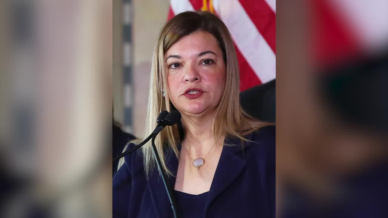 Barbara Lagoa fue la primera hispana y cubanoamericana en llegar a la Corte Suprema de Florida. Además es jueza del Circuito 11 de Apelaciones de EEUU.