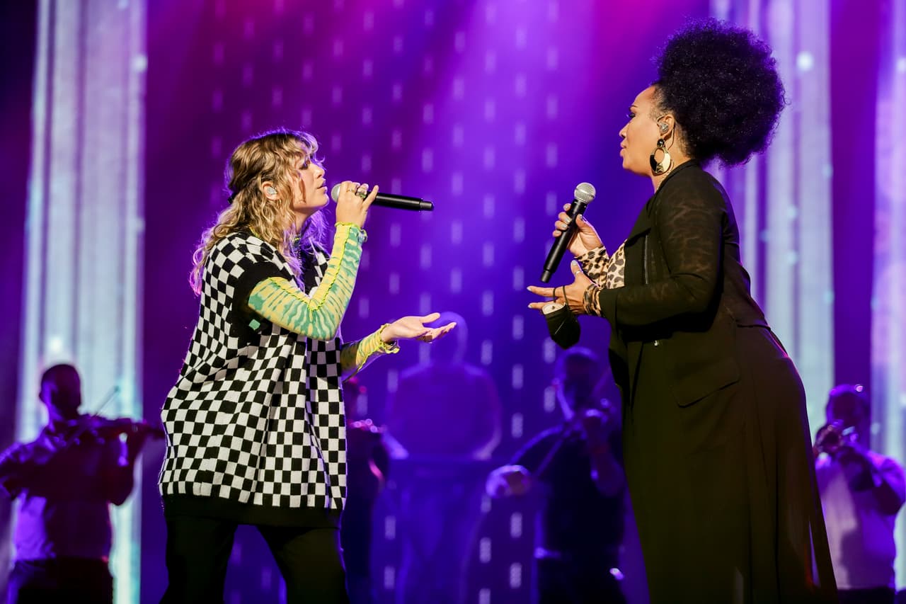 La joven mexicana Sofía Reyes y la compositora cubana Aymée Nuviola llenaron de sentimientos el escenario.