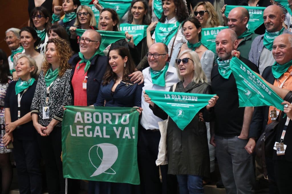 Hoy es el día del aborto seguro, ¿por qué los médicos y la ONU defienden el acceso? Lo explicamos en 📸