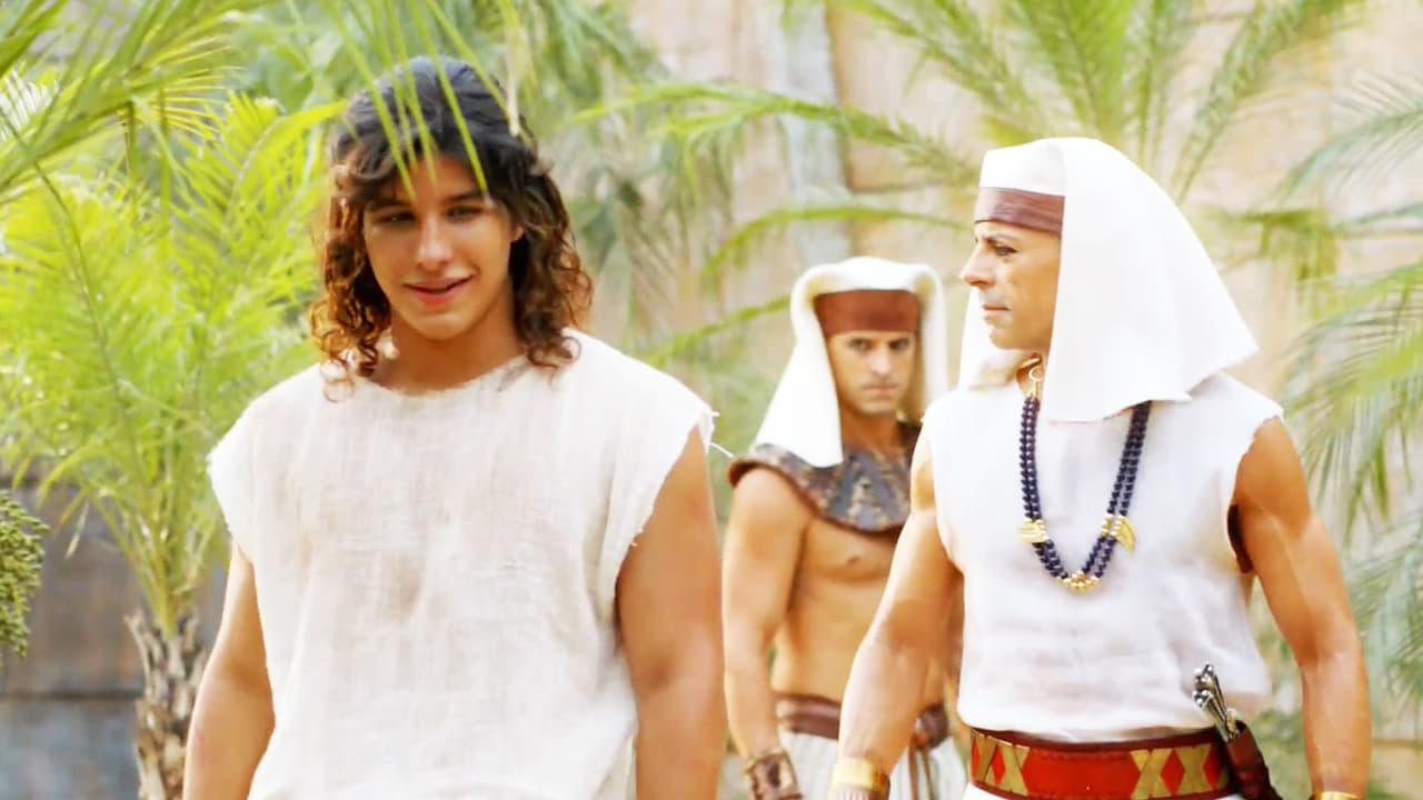 Putifar, el jefe de la guardia de Egipto, fue quien lo compró y lo hizo trabajar en su palacio. Gracias a los conocimientos de José y su inteligencia, José fue ganándose la confianza de su amo.