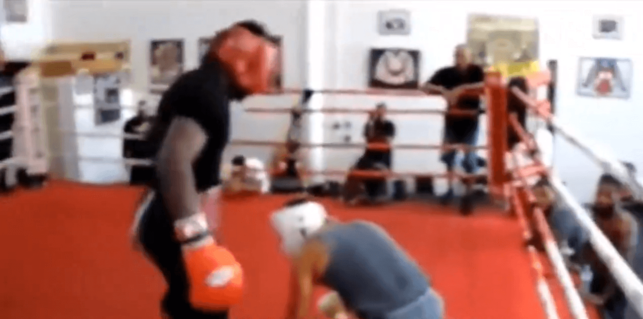 Las redes se burlan de Berlanga por KO en sparring 