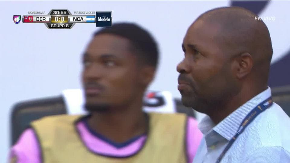 Tiro desviado de Marco Warren