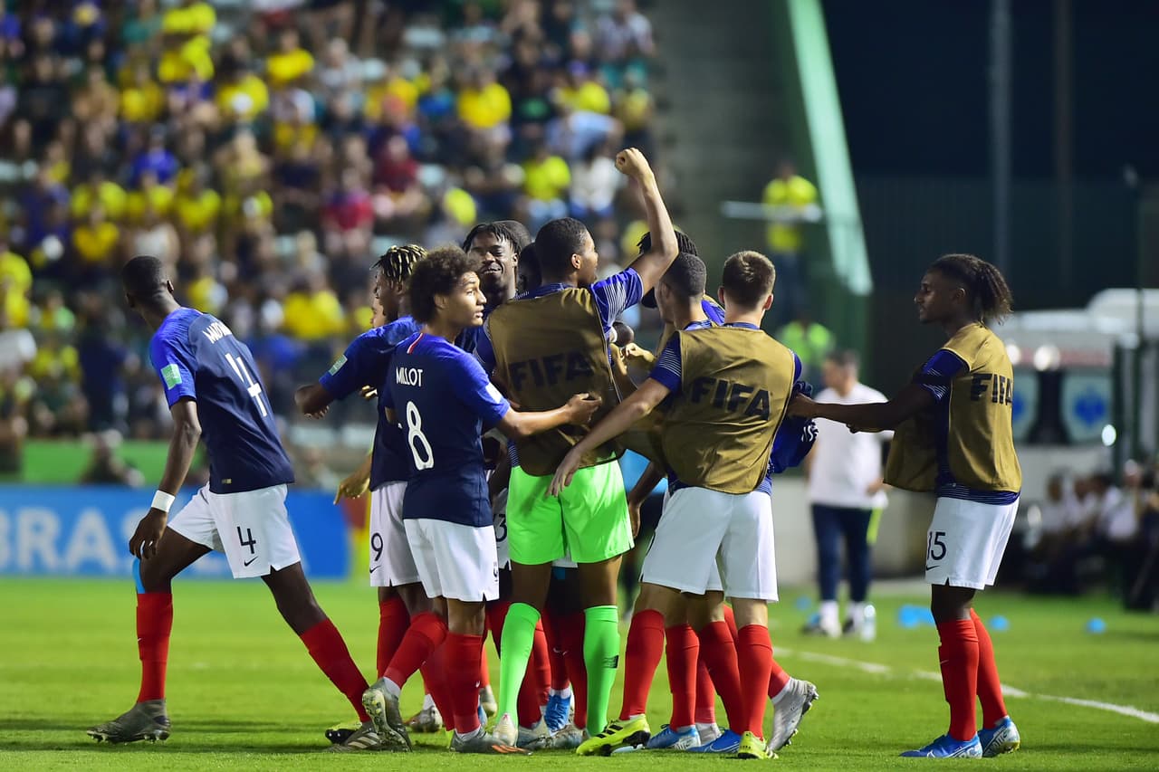 Francia cayó en Brasilia 3-2 ante la verdeamarela que ahora se medirá ante México en la final del torneo.