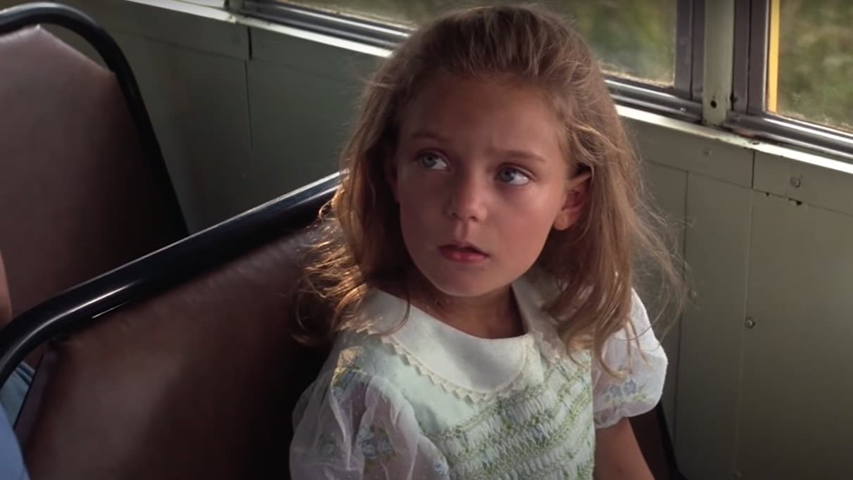 Ambos protagonistas tenían versiones infantiles que formaban parte importante de la historia; sin embargo, Hanna Hall fue la encargada de dar vida a Jenny cuando era niña y resultó parecida a Wright.