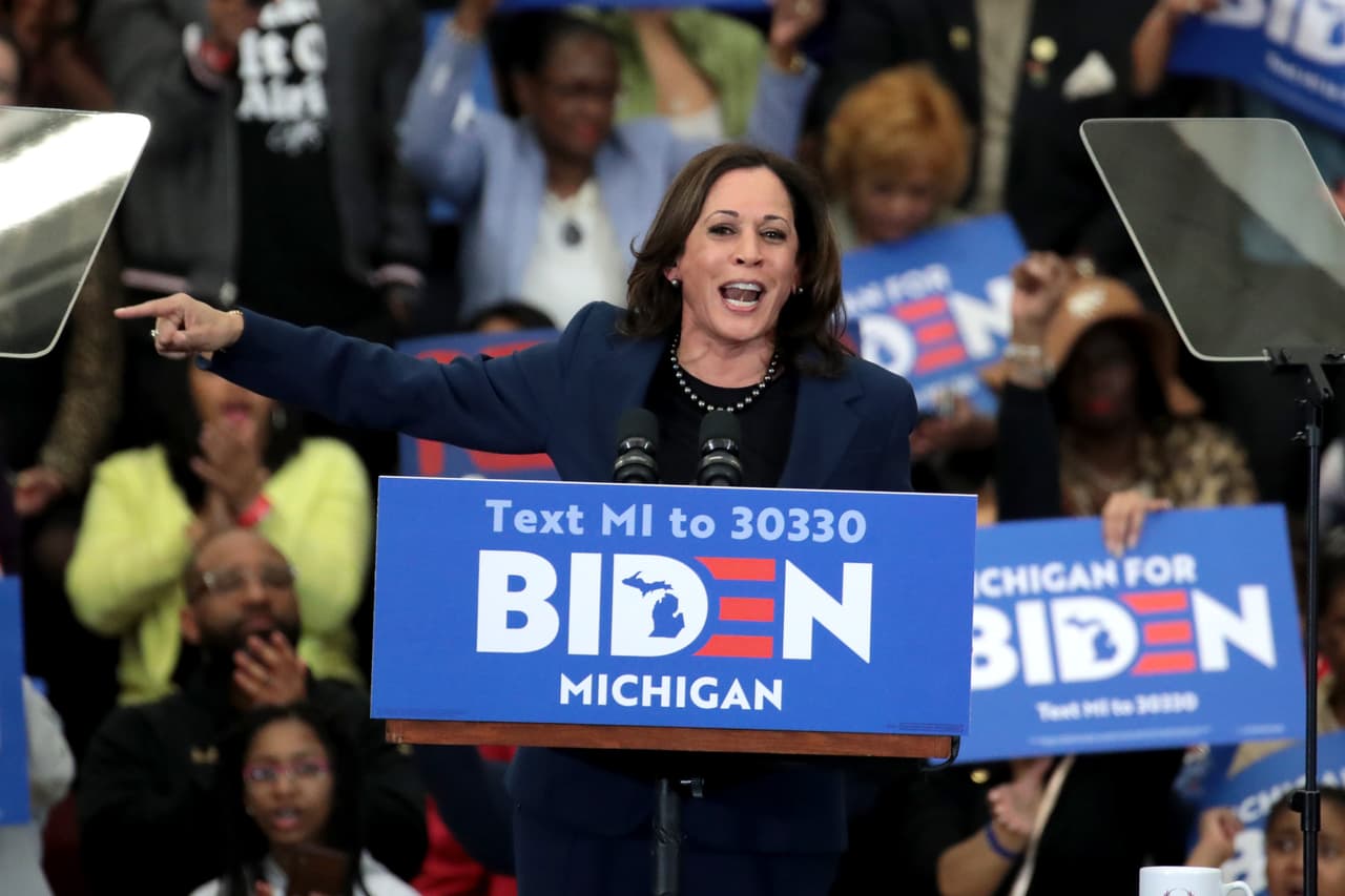 Kamala Harris es la favorita para ser la fórmula presidencial de Biden, según encuesta