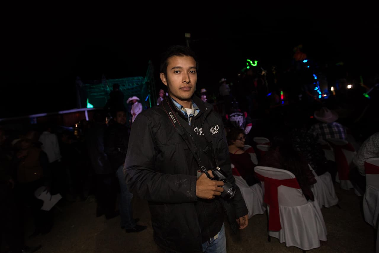 Roberto Martínez (24) fue quien subió a Facebook el video-invitación de Rubí y sus padres a la fiesta. Martínez trabaja para Ogarrio.com, un pequeño portal de noticias de Matehuala que se especializa en eventos. "No hacemos nota roja porque es peligroso", dice.