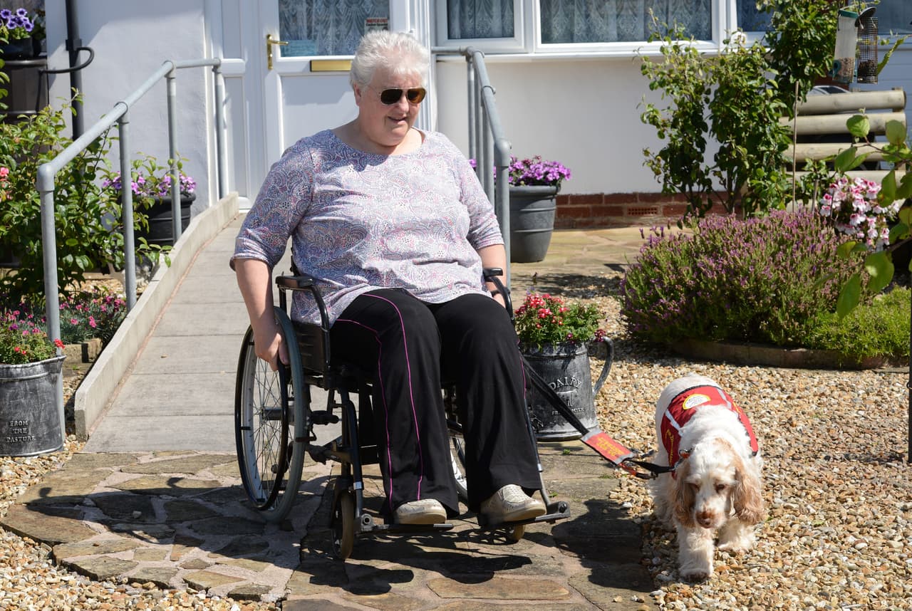 George salvó la vida de Anita al ayudarla a salir de una zanja de agua helada.