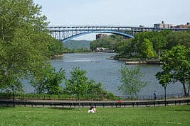 El Inwood Hill Park está situado en Manhattan, NY y está abierto de 6am a 1am.
<br>
<br>