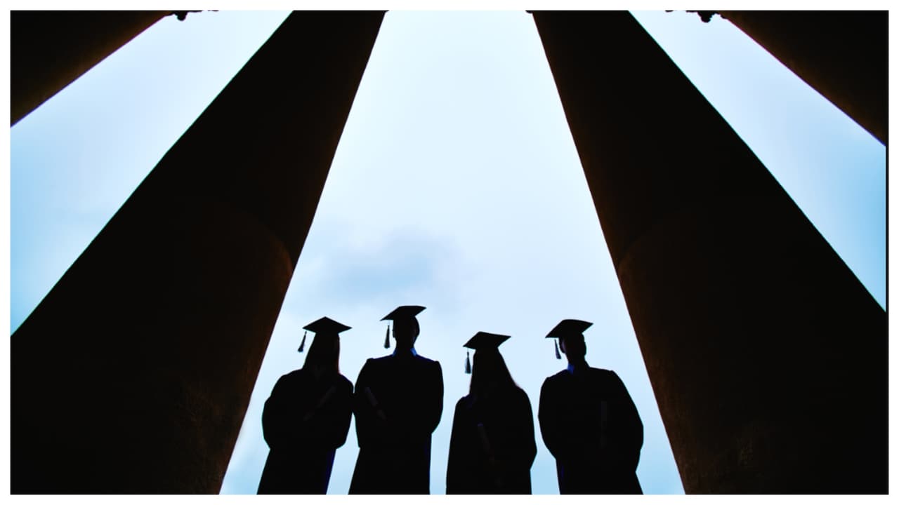 Organizaciones ofrecen becas y apoyos para jóvenes que buscan estudiar la Universidad