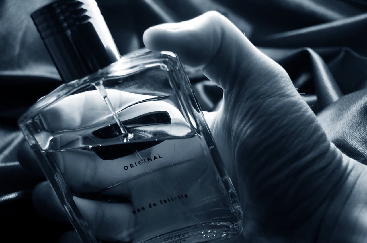 Regálale algo que hará que todos los recuerden, un perfume que refleje su personalidad. Un hombre fashionista siempre cuida ese tipo de aspectos.