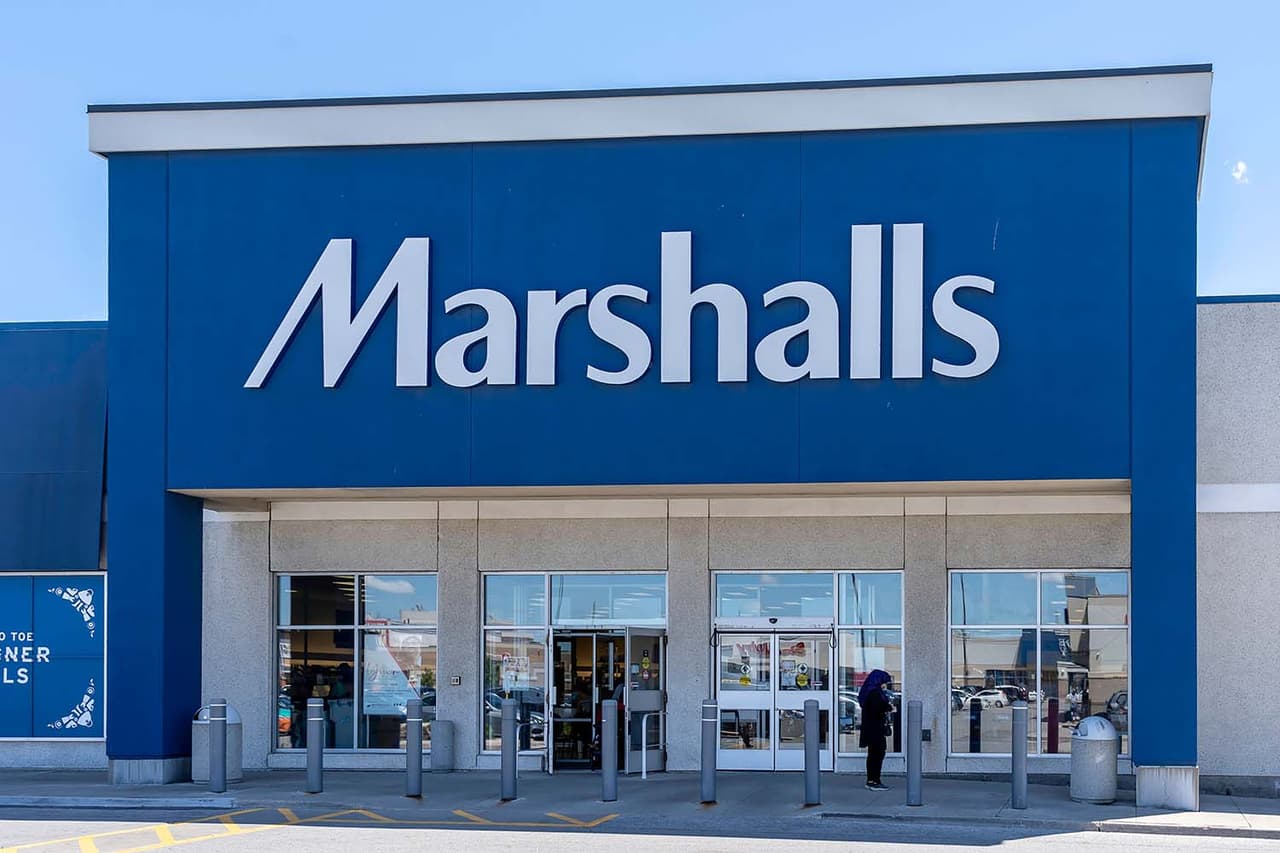 Las tiendas de
<b>Marshalls</b> están abiertas desde las 7 a.m. hasta las 10 p.m. En esta
<a href="https://www.marshalls.com/us/store/stores/storeLocator.jsp?_requestid=7677393" target="_blank">página web</a> puedes encontrar la tienda más cercana a tu residencia y los horarios.