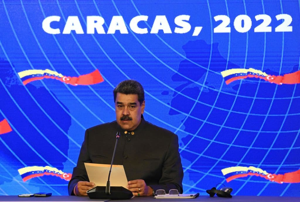 <h3 class="cms-H3-H3"><b>Venezuela</b></h3>
<br>
<br>Luego de que EEUU anunció que lo excluiría de la cumbre, el gobernante Nicolás Maduro, pidió a su homólogo argentino, Alberto Fernández, que convoque a una reunión de la Comunidad de Estados Latinoamericanos y Caribeños (Celac), con el mandatario Joe Biden, como invitado.
<br>
<br>En una reunión con vicepresidentes, transmitida por el canal estatal VTV, afirmó que una cumbre de la Celac sería una "forma de iniciar un nuevo camino" donde participen, sin exclusión, todos los países de lo que es América".
<br>
