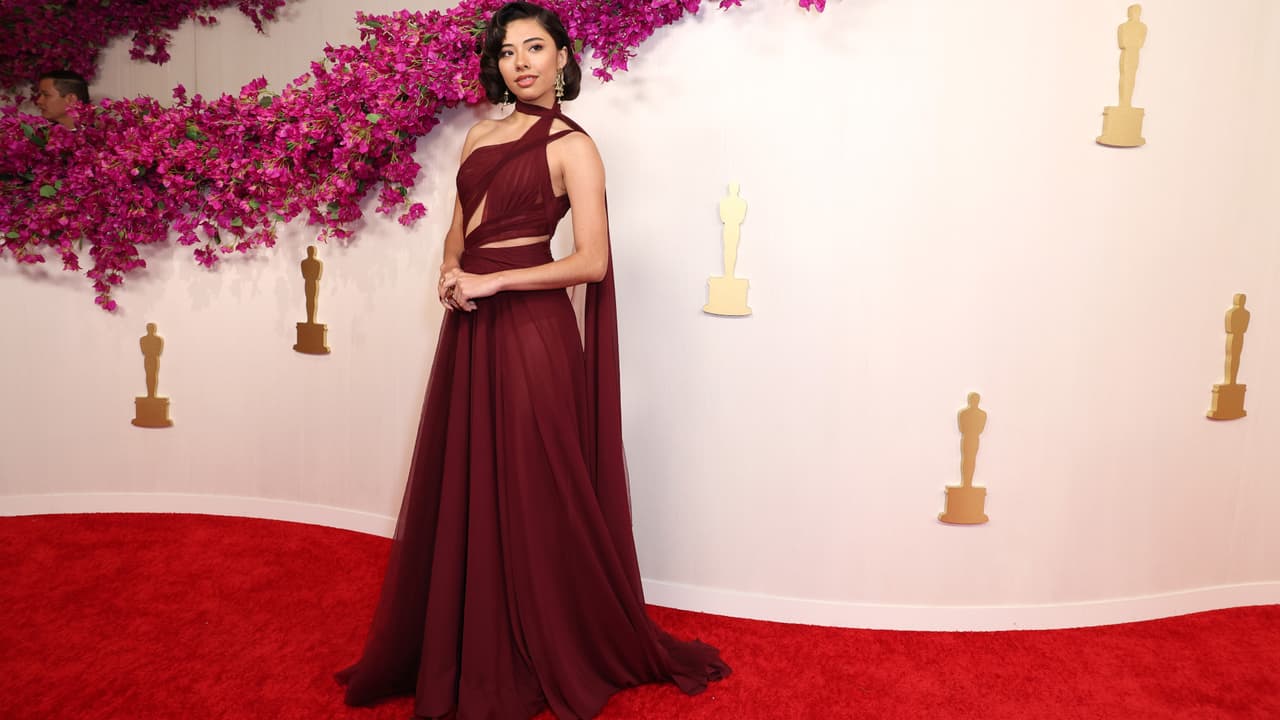 Xóchitl Gómez eligió este tono atintado con este vestido.