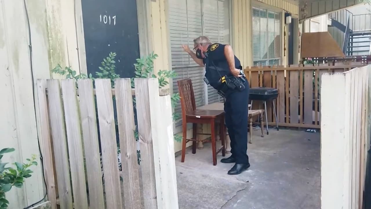 Alan Rosen, jefe del del precinto 1 del condado Harris, señala que el jueves cancelaron los desalojos tras recibir la notificación de la decisión del CDC.