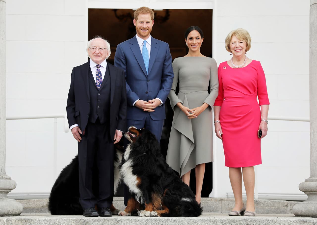 <b>11 de julio de 2018</b>
<br>
<br>Los duques de Sussex se reunieron con el presidente de Irlanda, Michael D. Higgins y su esposa, la actriz y activista Sabina Coyne, en una visita oficial de dos días.