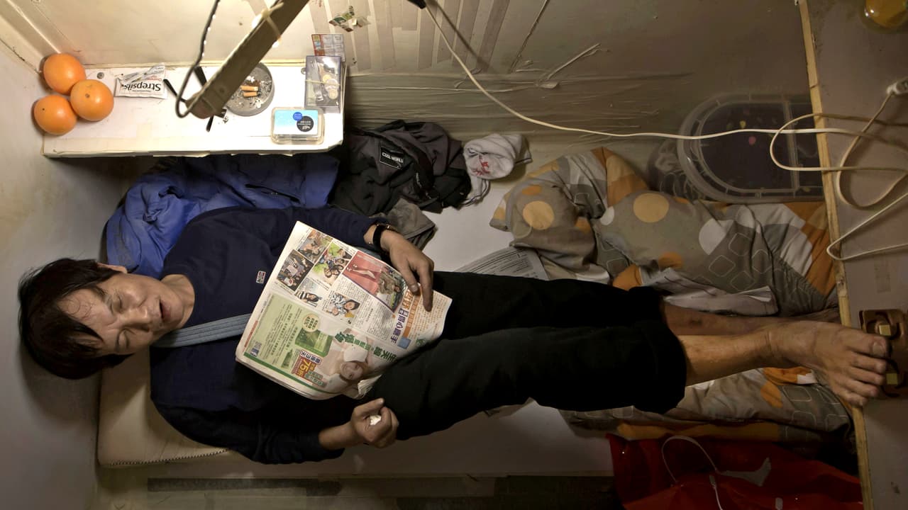 En fotos: vivir en una ‘casa ataúd', la alternativa de los más pobres en Hong Kong 