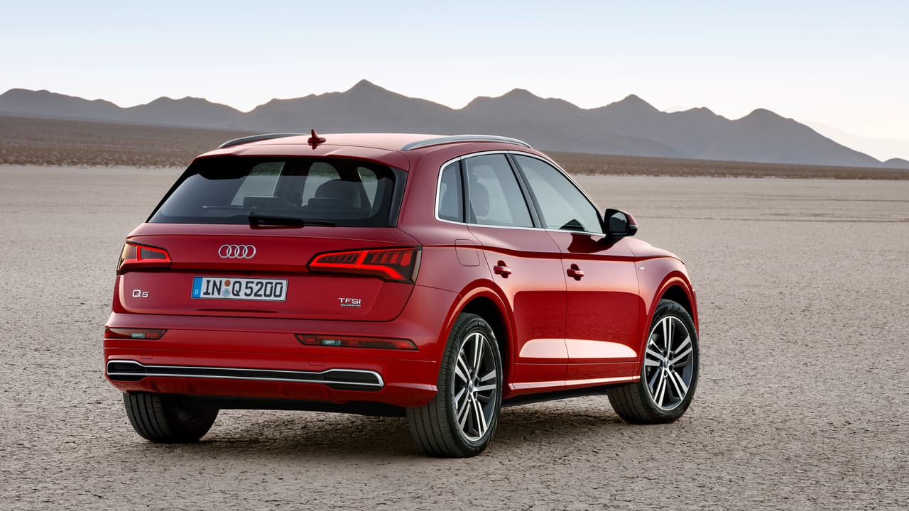 La nueva Audi Q5 ofrece cinco configuraciones de equipamiento, incluyendo la popular 
<i>S Line</i> con sabor deportivo. Para mayores opciones de personalización Audi ofrece una paleta de 14 colores para la Q5.