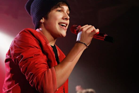 En 2012 firmó su primer contrato para lanzar sus sencillos '11:11', 'Say Something' y 'Say You're Just A Friend'.