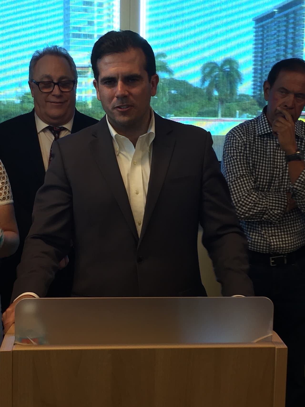 El abismo al que se acerca la salud en Puerto Rico lleva al gobernador a tomar medidas de emergencia